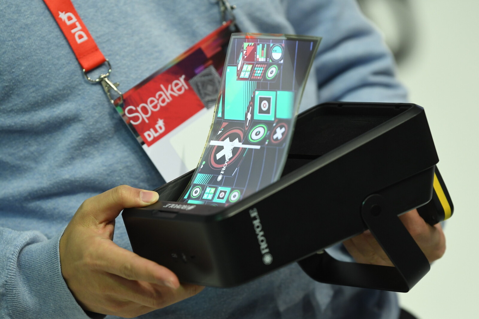 Bill Liu (Royale Corp.) presents Royole's flexible display and flexible sensor at the DLD Munich Conference