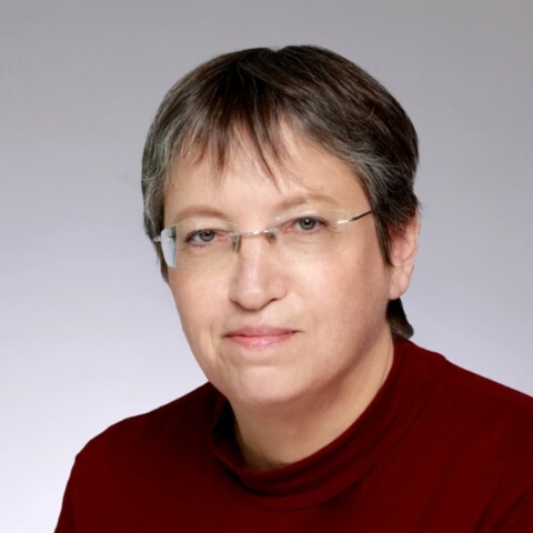 Studio headshot photo of cybersecurity expert Dr. Doris Dor, Qbeat Ventures, in front of a grey background.