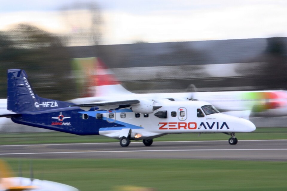 ZeroAvia hydrogen-electric plane on runway, taking off