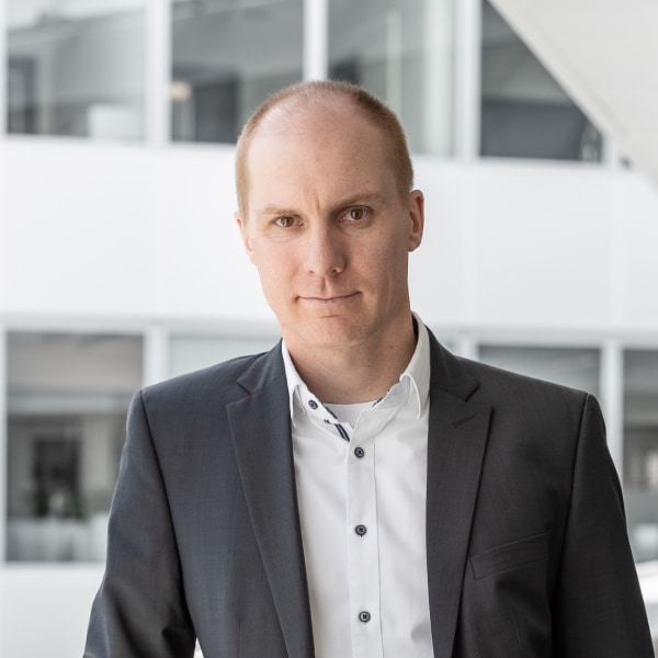 Portrait of robotics expert Quirin Görtz, Chief Information Officer at KUKA