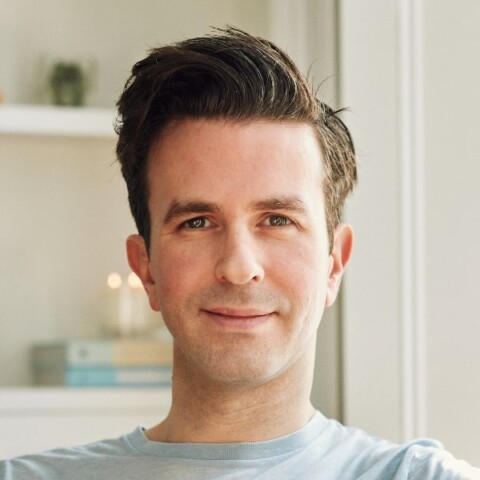 Portrait image of Aron Gelbard, Co-Founder of Bloom & Wild