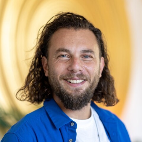 Portrait photo of Leor Roseman, Senior Lecturer and Psychedelic Researchern at the University of Exeter