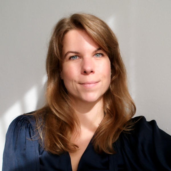 Headshot portrait of Eva Lihotzky, AI expert and founder of raidiant