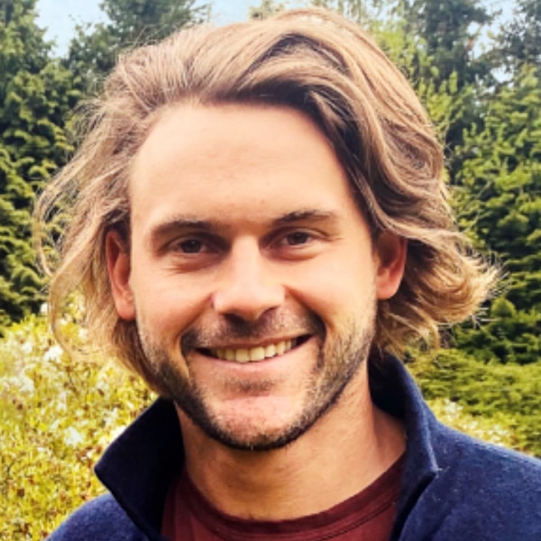 Outdoor portrait of Jacob Burda (Hubert Burda Media), seen in nature, smiling at the camera.