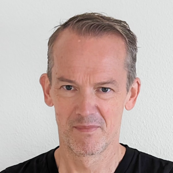 Headshot of space investor Raphael Röttgen in front of a white background.