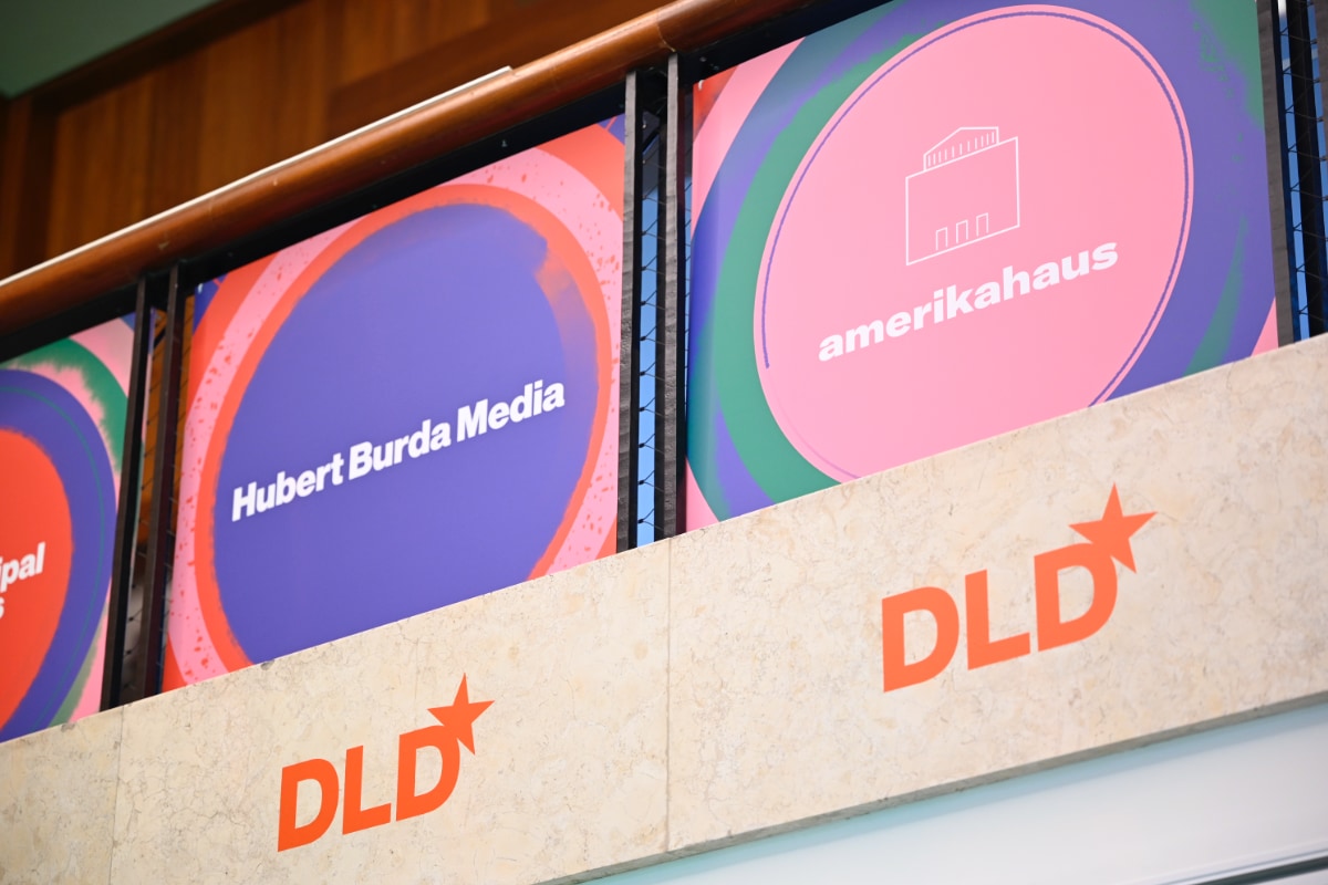 Colorful image showing the logos of Hubert Burda Media, DLD and Amerikahaus Munich