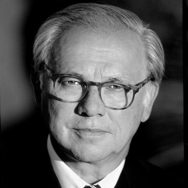 Black-and-white portrait of German publisher Dr. Hubert Burda.
