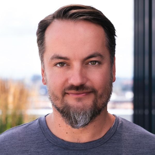 Headshot portrait of AI expert Alexander Thamm