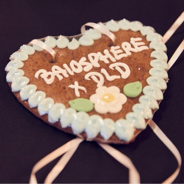 Candy heart showing the names of conference partners DLD and BAIOSPHERE.