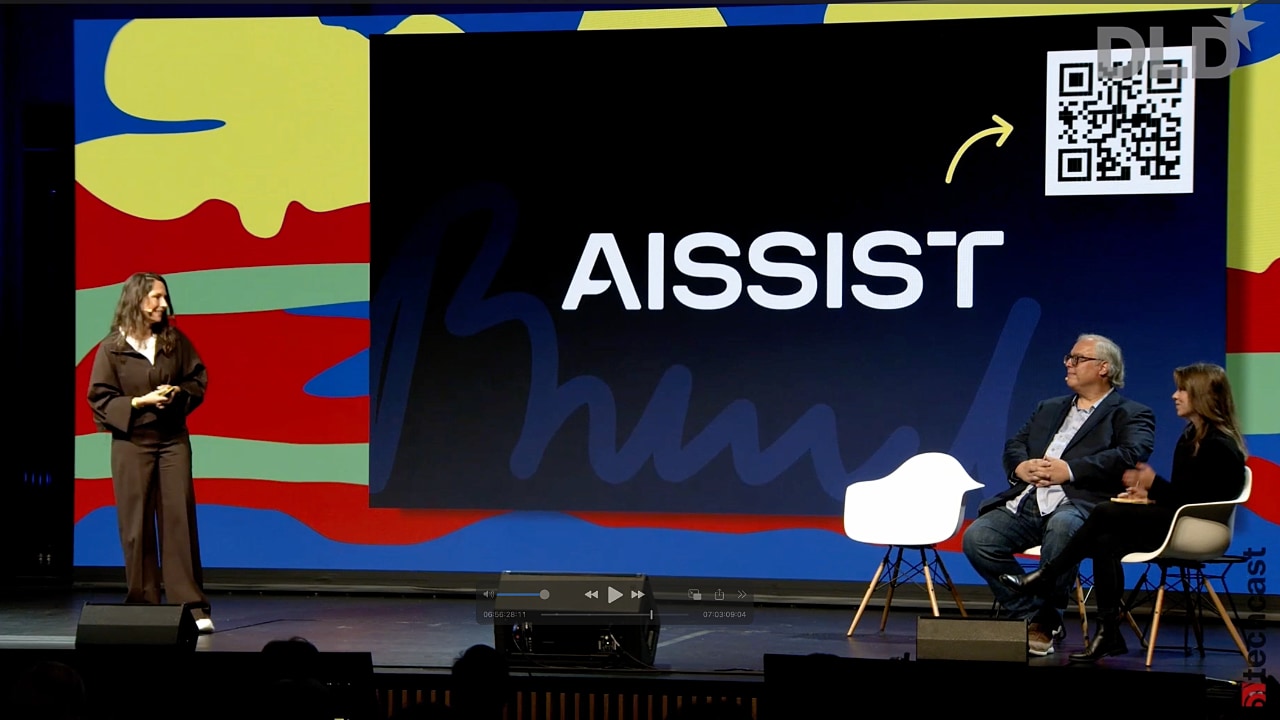 Elisabeth Varn (BurdaVerlag), Jan Ippen (Ippen Digital Media) and Eva Lihotzky (Serviceplan AI Lab) discuss AI in media production at the DLD Future Hub conference in Munich.