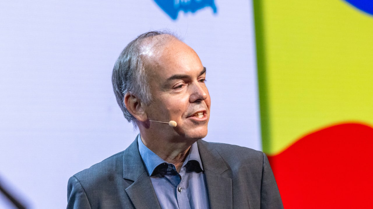 Dieter Kranzlmüller (LMU Munich / Leibniz Supercomputing Centre) speaks at the DLD Future Hub conference in Munich.