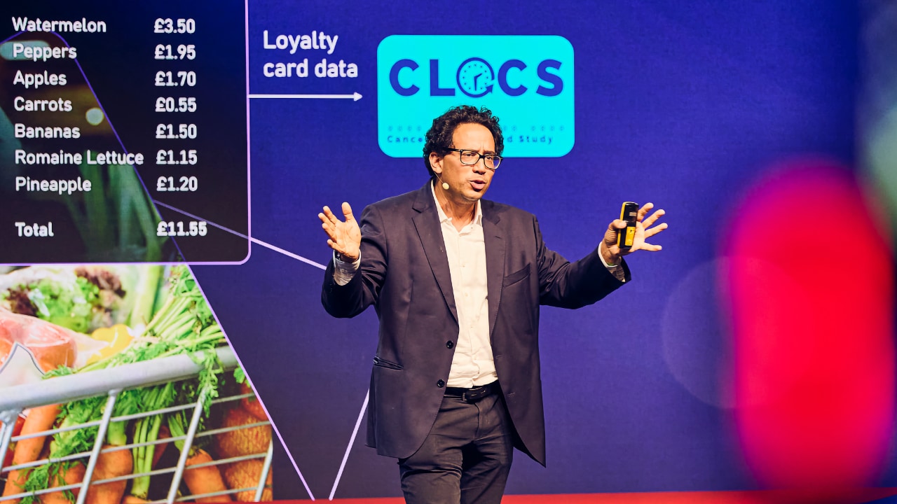 Digital health expert Aldo Faisal (Imperial College London, University of Bayreuth) on stage at the DLD Future Hub conference.