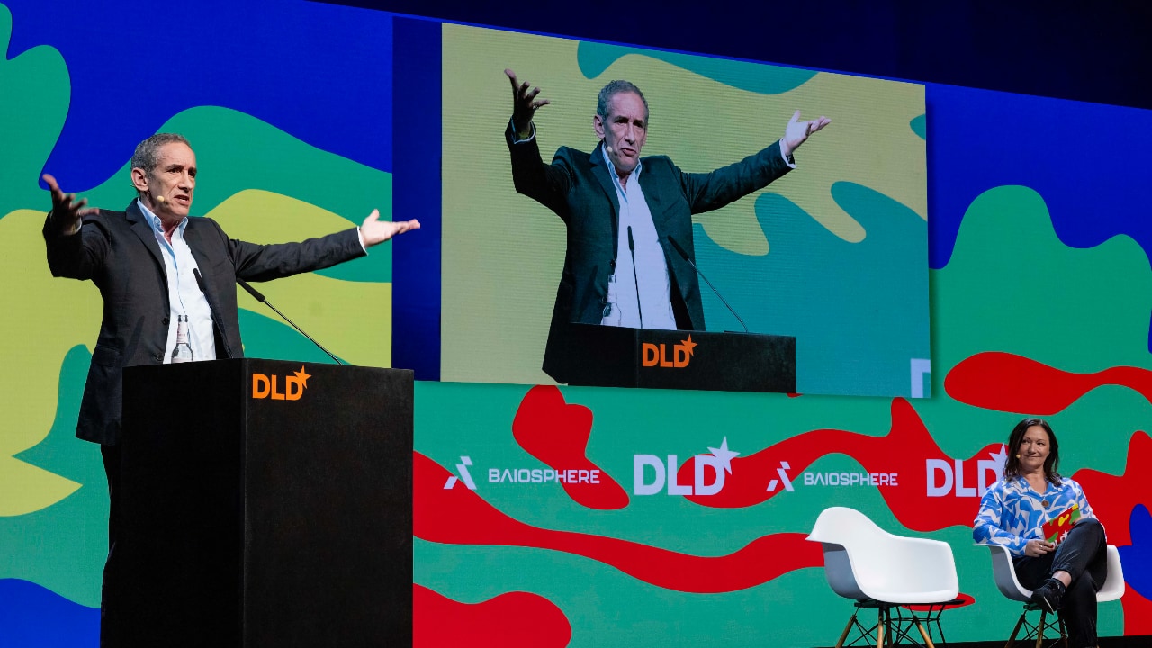 Douglas Rushkoff (Author, Professor, Scholar in Residence Andus Labs) and Katja Speck (DigitalMarketExpert, VisualVest) on stage at the DLD Future Hub conference in Munich.