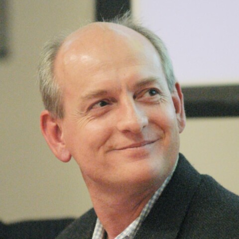 Headshot portrait of computer scientist and AI expert Stuart Russell, UC Berkeley, looking over his left shoulder, smiling.