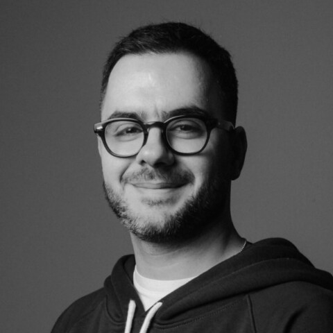 Black-and-white portrait of Artavazd Yeritsyan, founder of Podcastle.