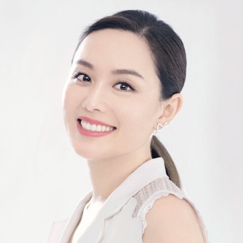 Studio portrait of robotics pioneer and entrepreneur Carol Reiley in front of a light grey background.