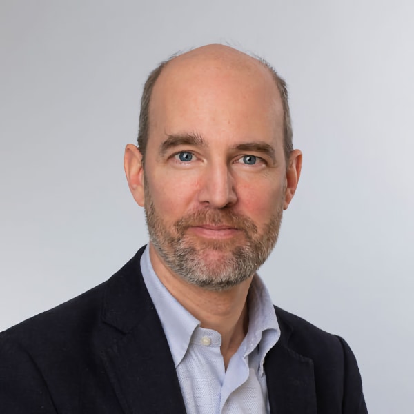 Portrait image of Guido Houben, Transmutex, in front of a grey studio background.