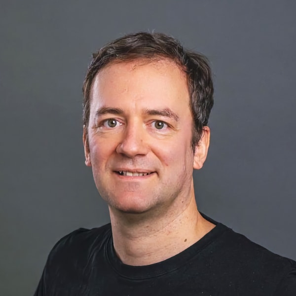 Studio portrait of Dr. Marcus Hennig, Head of Business and Projects, planqc