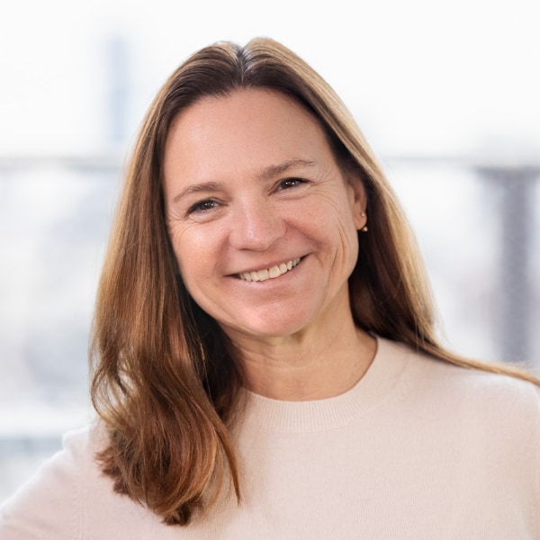 Environmental portrait of venture investor Marie-H&eacute;l&egrave;ne Ametsreiter, Speedinvest, in front of a light grey background.