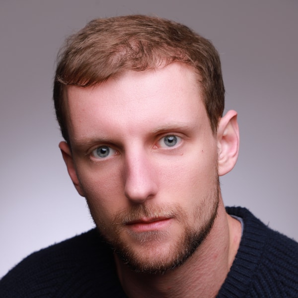 Profile image of investor Saturnin Pugnet in front of a grey studio background.