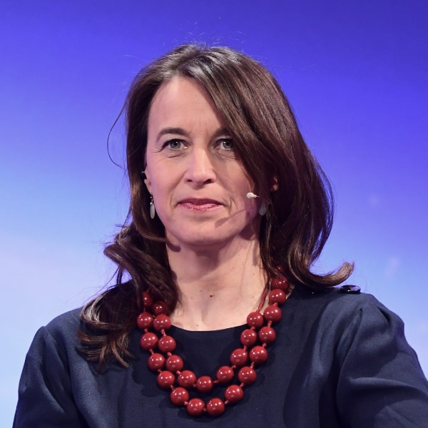 Portrait of sustainability advocate Xenia zu Hohenlohe in front of a purple-blue background.