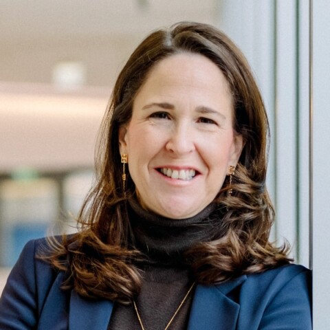 Environmental headshot portrait of Marion Bayer‑Schiller, HypoVereinsbank