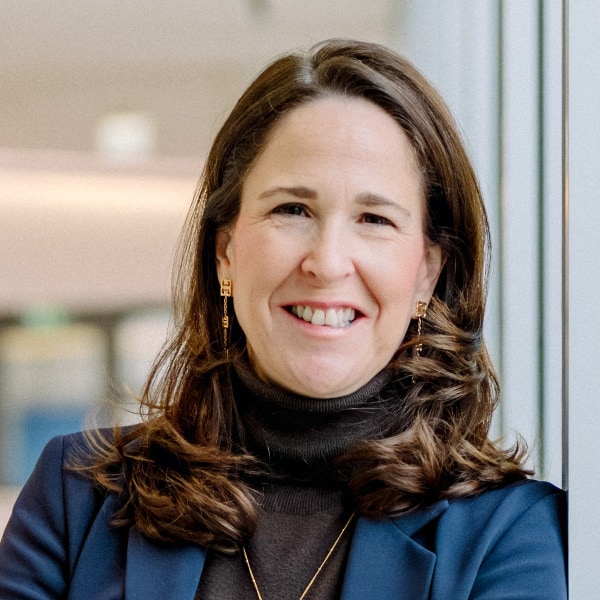 Environmental headshot portrait of Marion Bayer‑Schiller, HypoVereinsbank