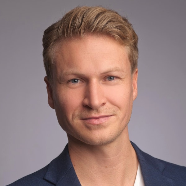 Studio portrait of Nicolai Heinzelmann, TUM Venture Labs