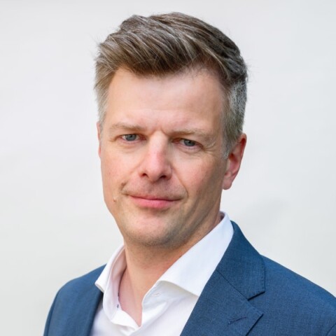 Headshot portrait of Jan W&ouml;pking, M1 &ndash; Munich Medicine Alliance, in front of a grey studio background