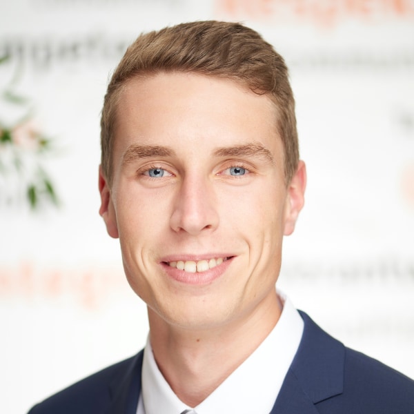 Headshot portrait of Yannick Wiesner, co-founder and CEO of viatolea