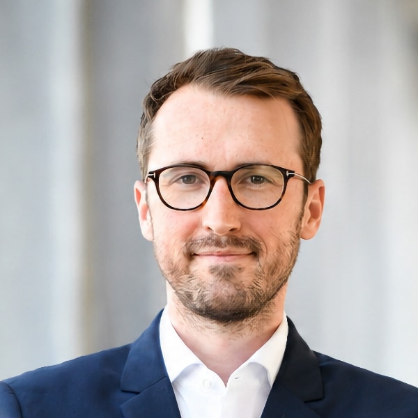 Headshot portrait of sports management expert Dominik Schreyer, WHU Otto Beisheim School of Management