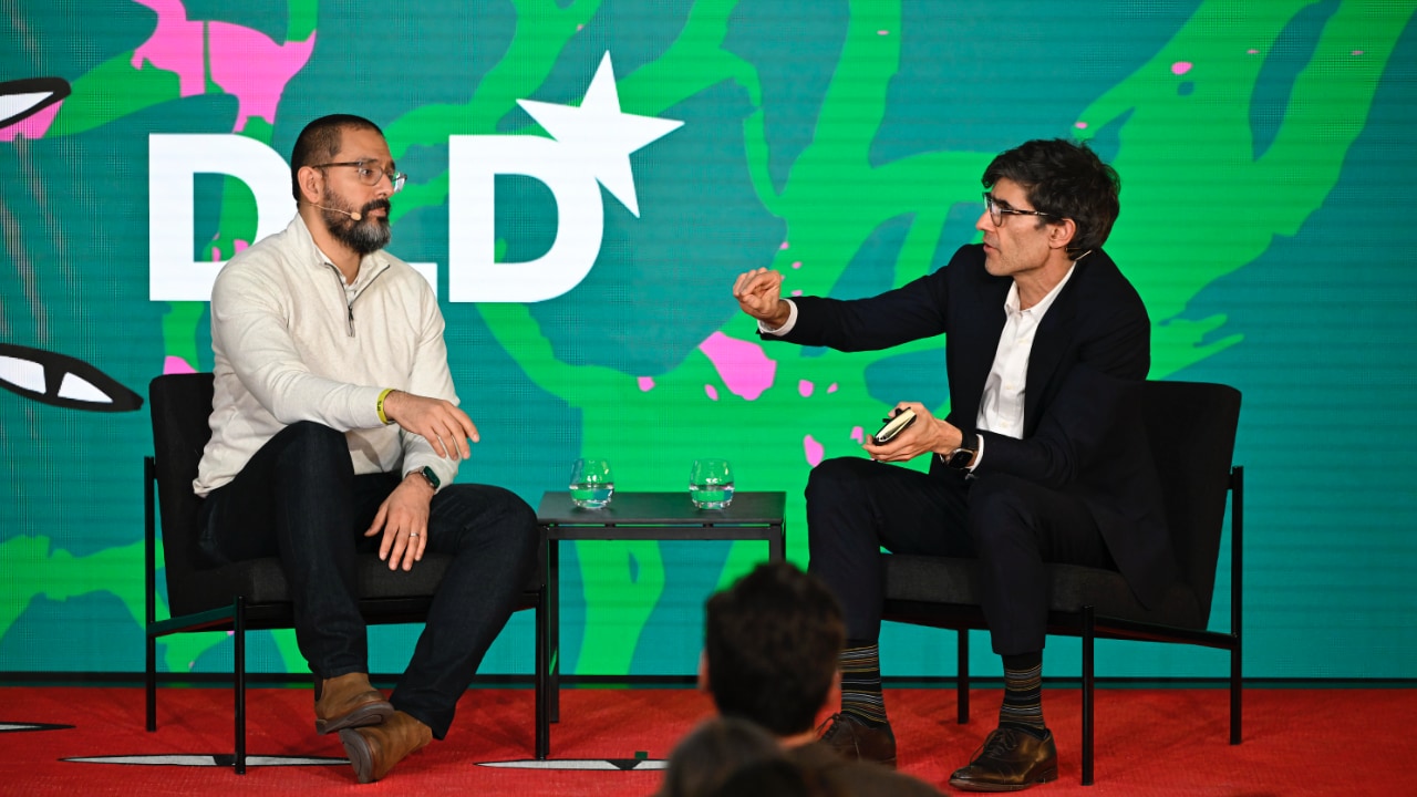 Raffi Krikorian (Mozilla) in conversation with Nicholas Thompson (The Atlantic) at the DLD Munich 2026 conference. Photo: Sebastian Gabriel / picture alliance for DLD / Hubert Burda Media
