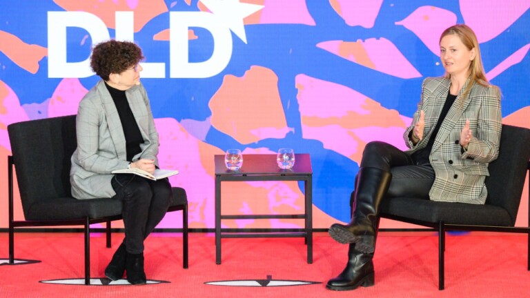 Jennifer Schenker (The Innovator) in conversation with Kamila Markram (Frontiers) at the DLD Munich Conference. Photo: Philipp Guelland for DLD / Hubert Burda Media