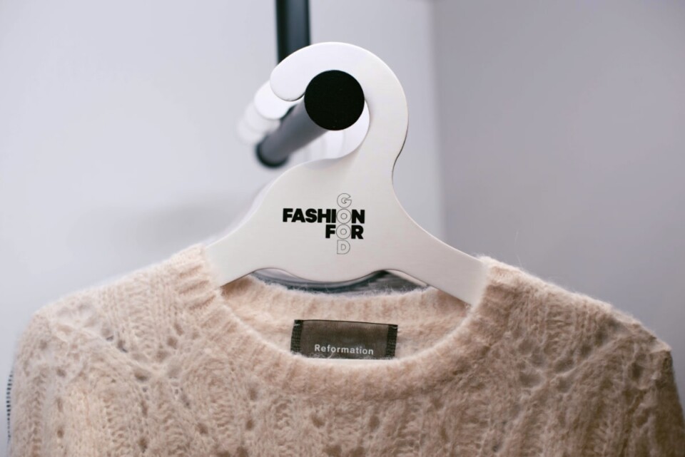 Sustainable fashion: pullover on a coat hanger with Fashion for Good label