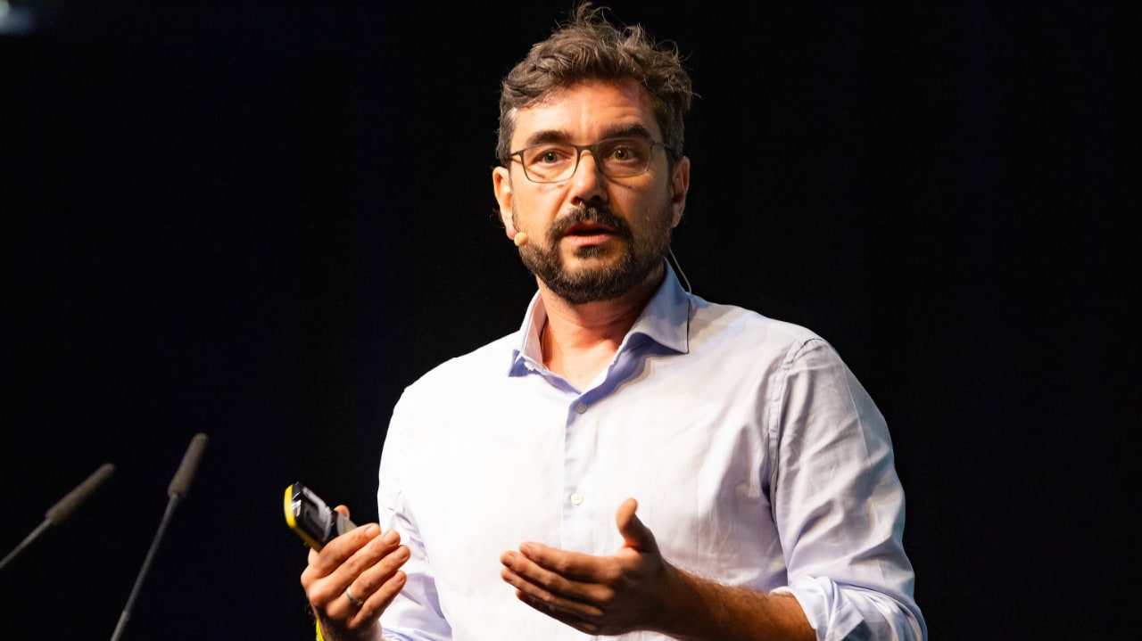 Social entrepreneur Julien Venne (Malsama Mind) speaking at the DLD Future Hub conference in Munich.